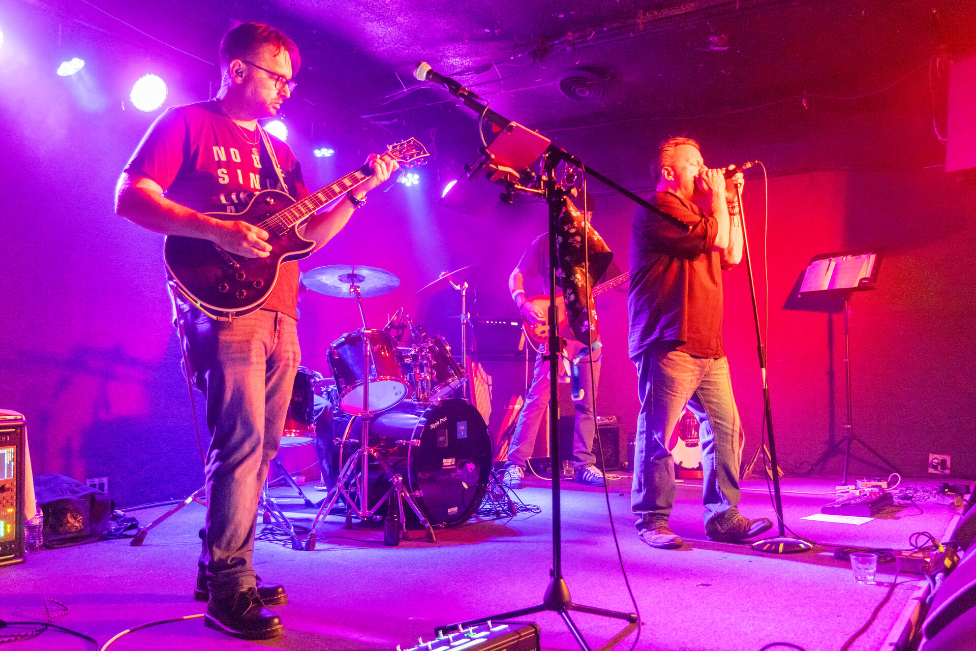 Grunge rock filling the venue