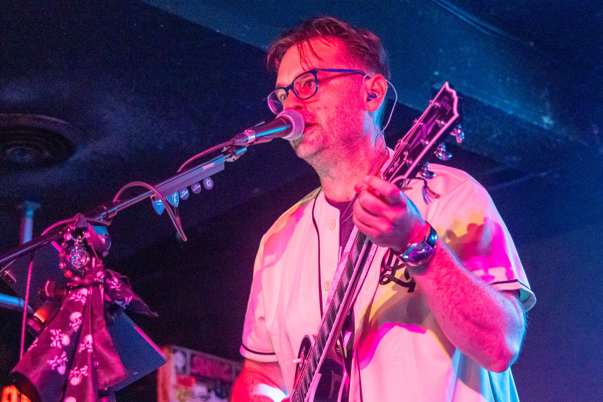 Grunge rock filling the venue