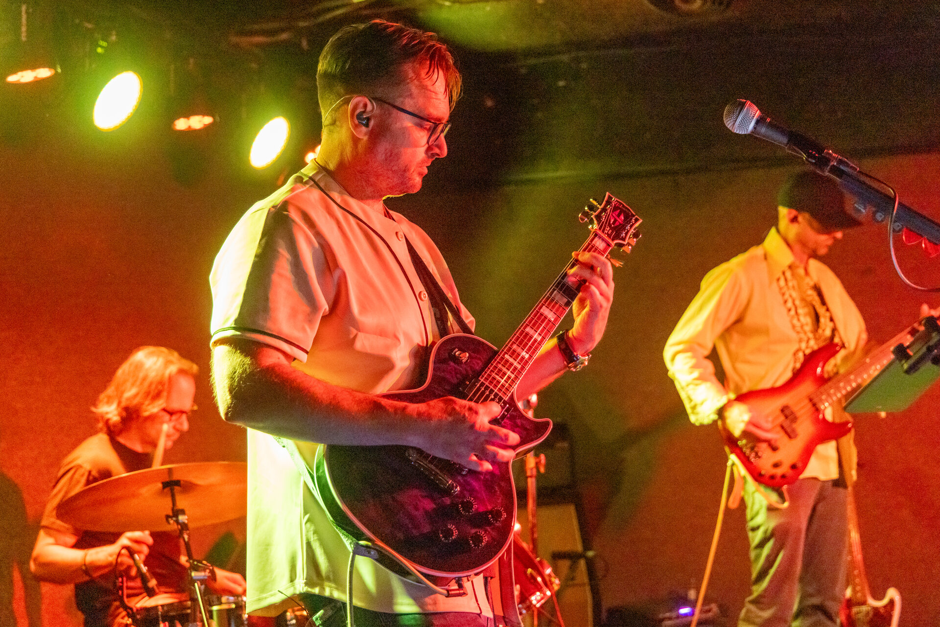 Grunge rock filling the venue